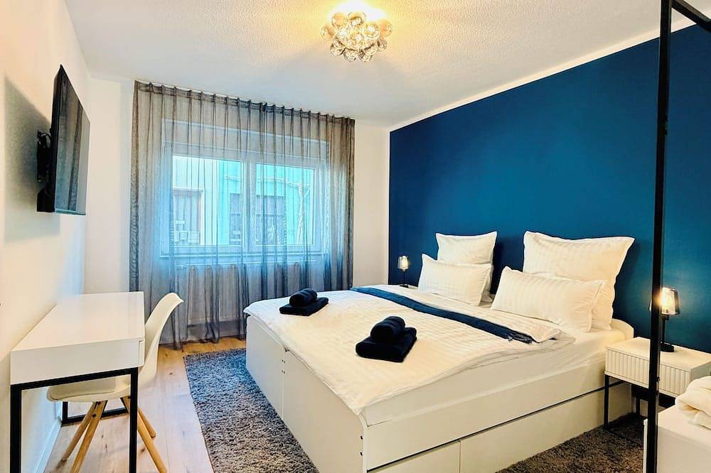 Entire apartment, Stay & Style - Nightblue Apartment, completely new in Karlsruhe, Rhine Plain