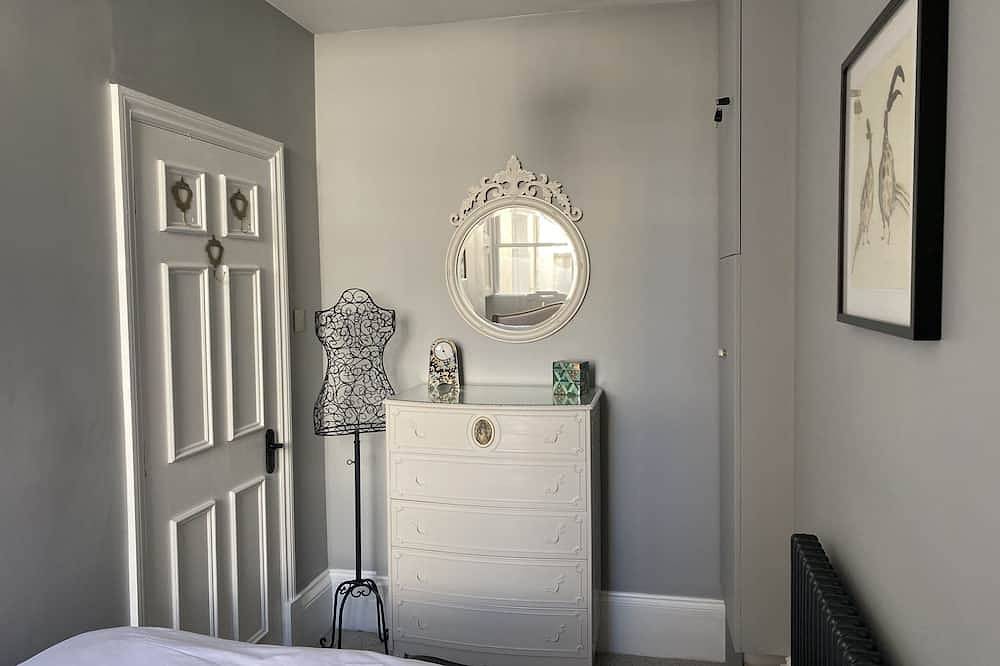 New Listing - Chic Apt in Central Cheltenham Free Permit Parking in Cheltenham, Gloucestershire