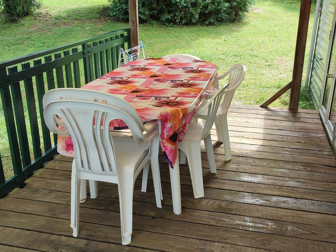 Accessible mobile home for 4 guests in La Tour-d'Auvergne, Volcans d'Auvergne Regional Nature Park