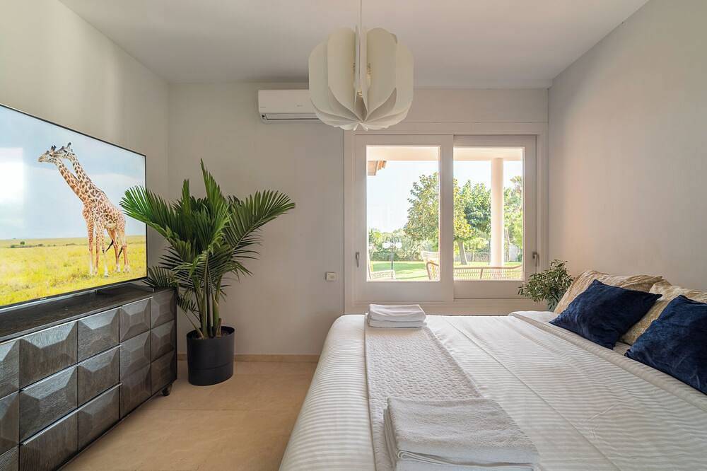 Sea View Villa with Private Pool, Spa, Cinema & Outdoor Living in Badalona, Barcelonès