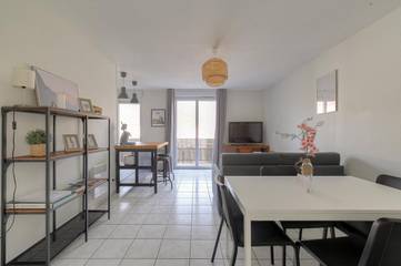 Gîte pour 6 personnes, avec vue et terrasse à Lagnieu