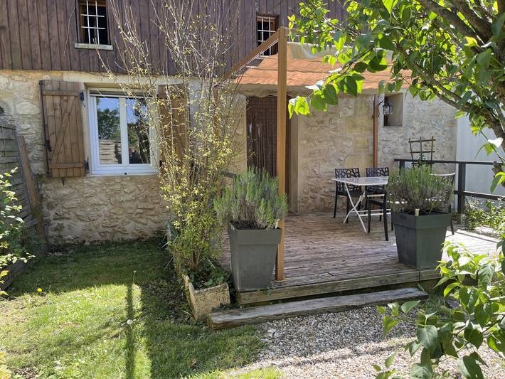 Gîte pour 4 personnes, avec jardin et terrasse à Vignonet