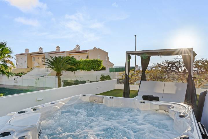 Villa für 16 Personen, mit Terrasse und Whirlpool sowie Garten in Adeje - 2
