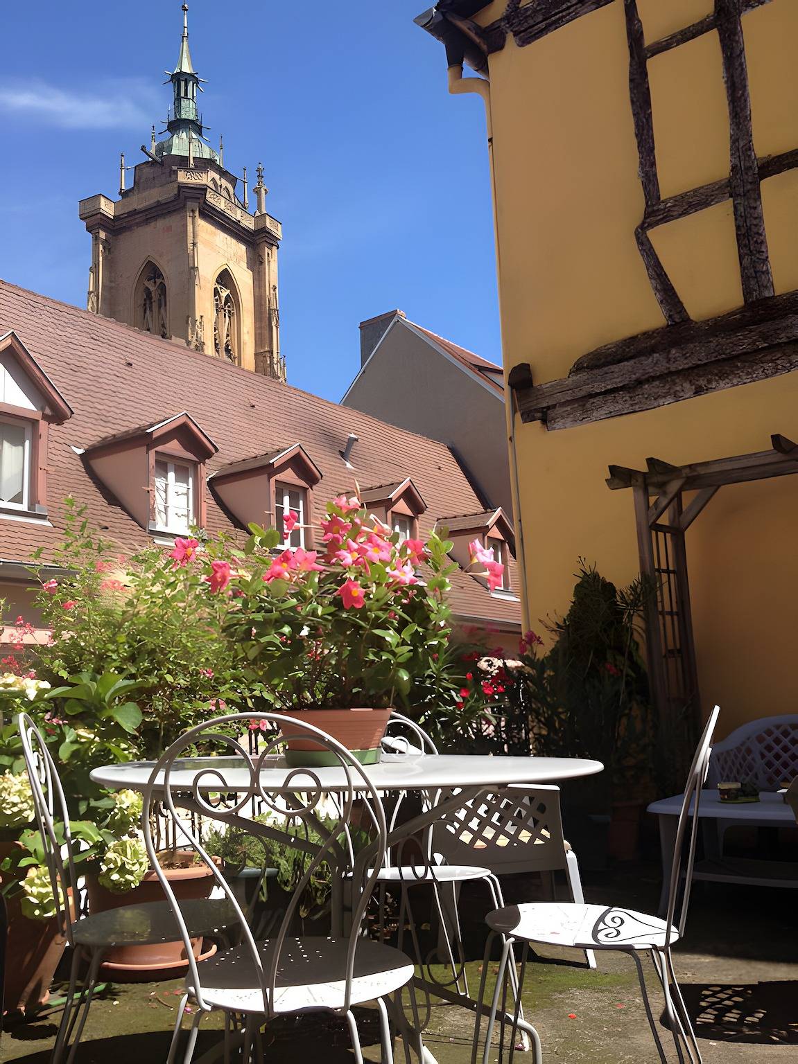 Habitación de huéspedes «Cour Du Weinhof - Chambre Bartholdi» con terraza compartida y Wi-Fi in Colmar, Región de Colmar