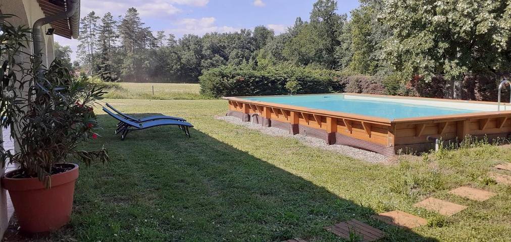 Location de vacances pour 2 personnes, avec piscine et vue ainsi que terrasse et jardin à Nègrepelisse - 4