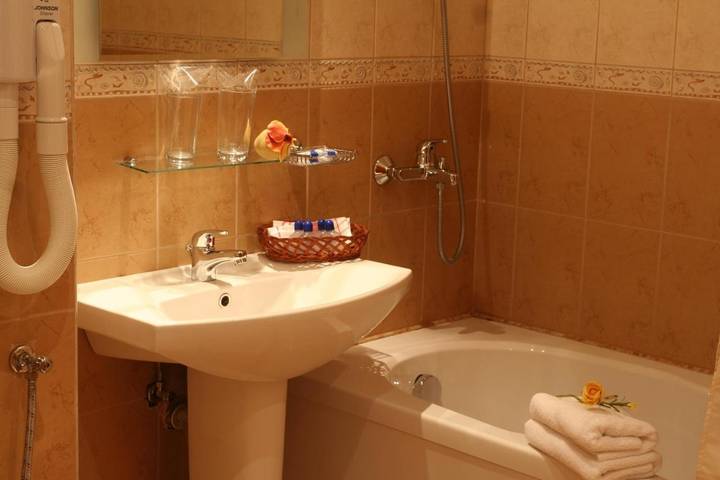 Hôtel pour 2 personnes, avec Jacuzzi et Terrasse ainsi que Jardin et Piscine à Varna (Bulgarie) - 2