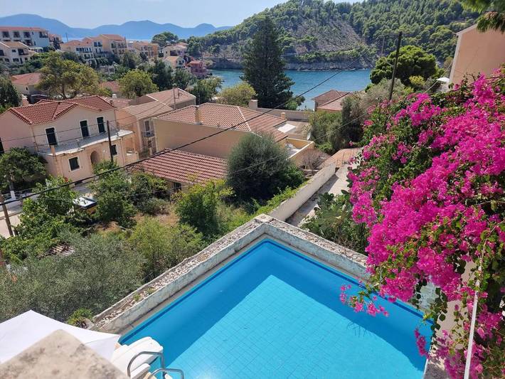 Location de vacances pour 8 personnes, avec vue ainsi que piscine et terrasse dans Άσος