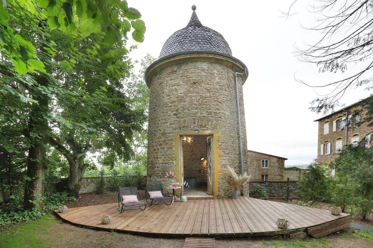 Gite insolite Domaine Forrest Loire in Saint-Symphorien-de-Lay, Région de Roanne