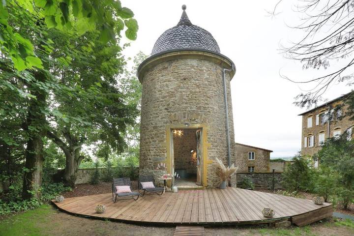 Location de vacances pour 2 personnes, avec piscine et vue ainsi que terrasse et jardin à Saint-Symphorien-de-Lay - 2