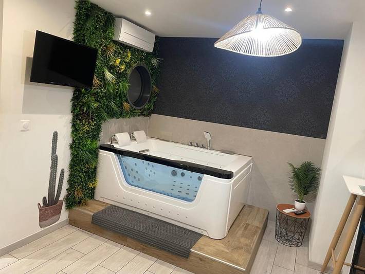 Gîte pour 2 personnes, avec jacuzzi à Sassenage