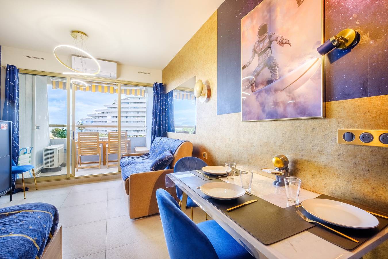 Entire studio, Studio Apartment '4p Blacon Vue Mer - Parking' with Balcony in Villeneuve-Loubet Plage, Villeneuve-Loubet