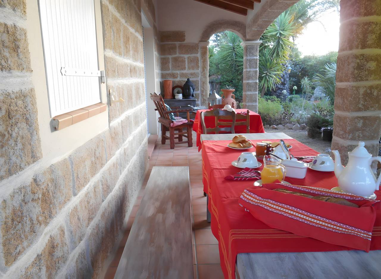 Vue sur la montagne, terrasse et jardin partagés in Sarrola-Carcopino, Région d'Ajaccio