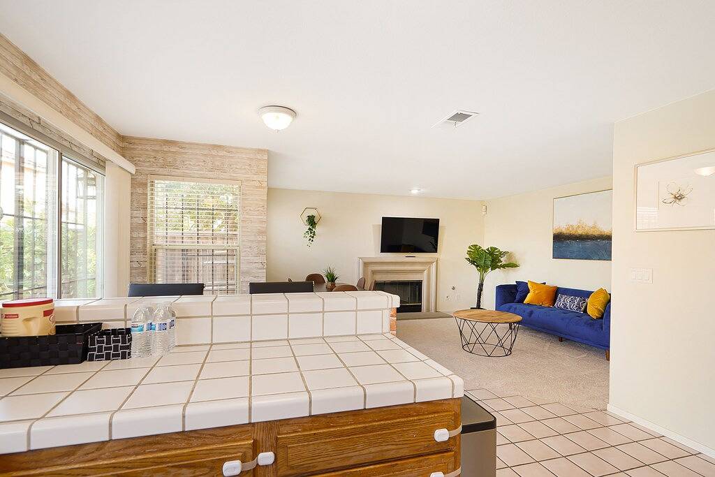 Spacious High Ceilings 5br/3bath. Sf Bay Area in Hayward (CA), Alameda County