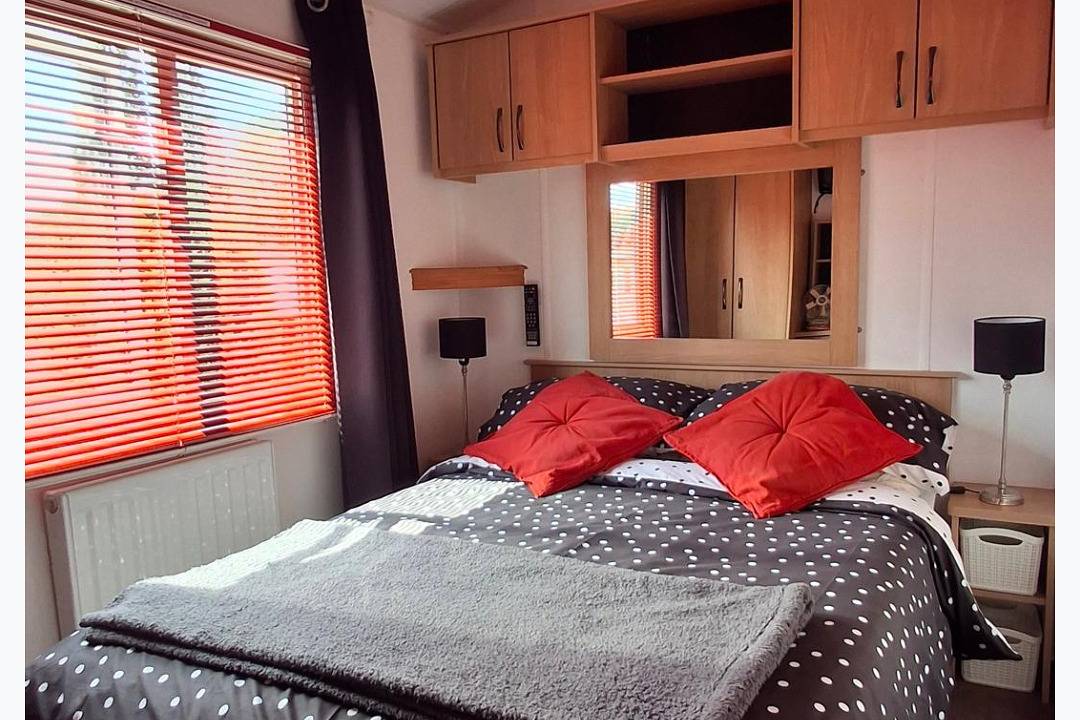 Static Caravan, 3 Bed, Sleeps 7, No Pets in Northampton, Northamptonshire
