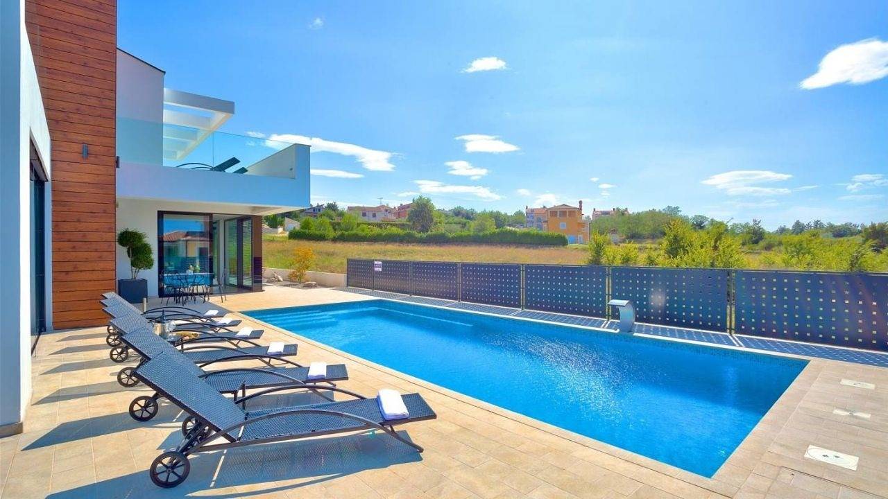 Eco-friendly Villa Aria with a pool and a party room in Visnjan, Central Istria