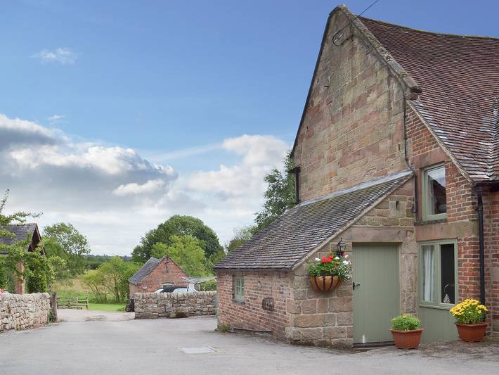 Jasmine Cottage - Uk4176 in Alton Towers, Staffordshire