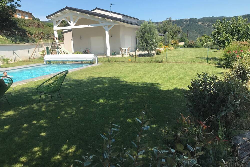 Villa de 200 m², nichée au cœur de l Ardèche avec sa piscine privée in Vesseaux, Parc naturel régional des Monts d'Ardèche