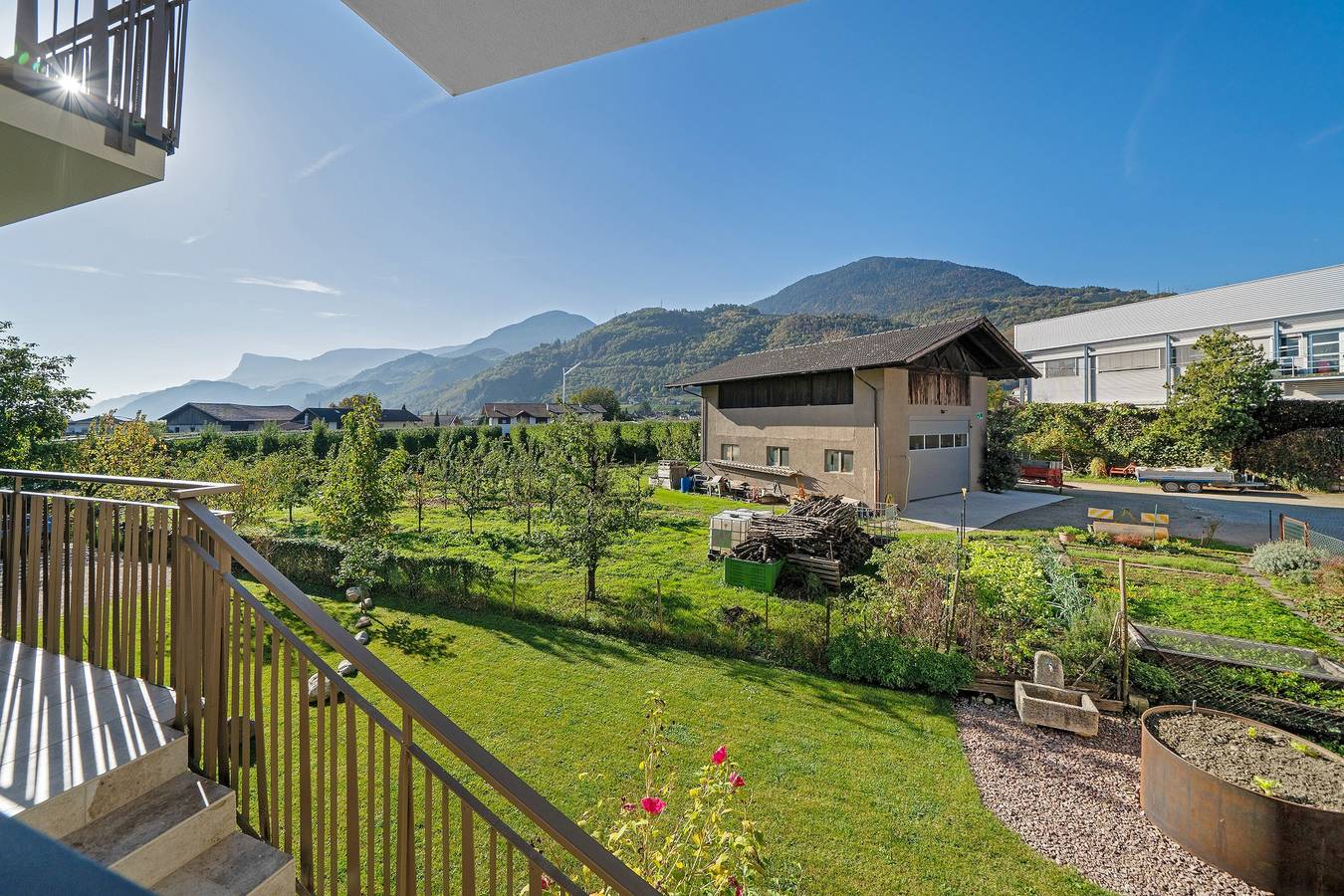 Appartement entier, Appartement "Fuchsberger A" avec vue sur les montagnes, Wi-Fi et climatisation in Lana di Mezzo, Lana