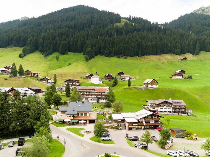 Ferienhaus für 14 Personen, mit Balkon und Terrasse sowie Garten und Sauna im Kleinwalsertal - 3