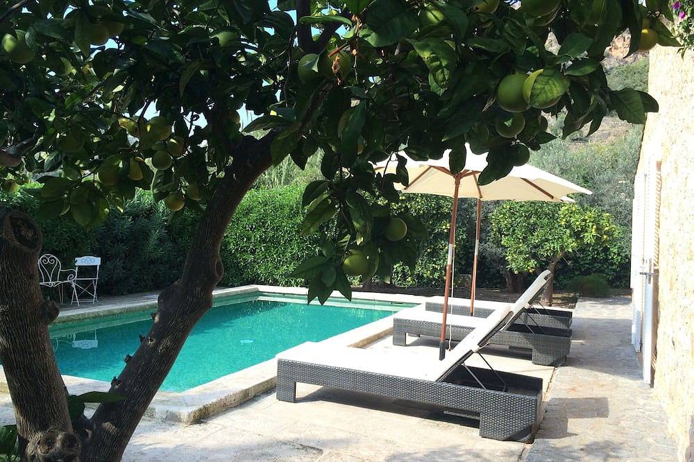 Preciosa Casa de 2 dormitorios con piscina, Lemon Grove y vistas a la montaña in L'Horta, Sóller