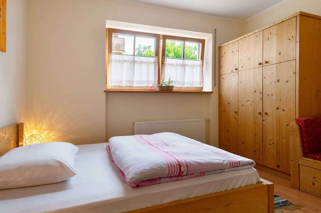Ganzes Studio, Einzimmerapartment 'Appartment Single' mit Bergblick, Gemeinschaftsgarten und Wlan in Sarnthein, Sarntal