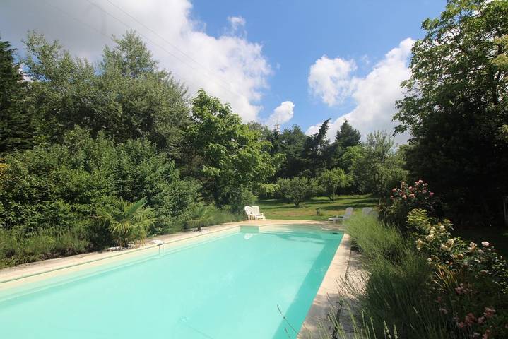 Gîte pour 9 personnes, avec terrasse ainsi que jardin et piscine, animaux acceptés à Saint-Sulpice-les-Feuilles - 2