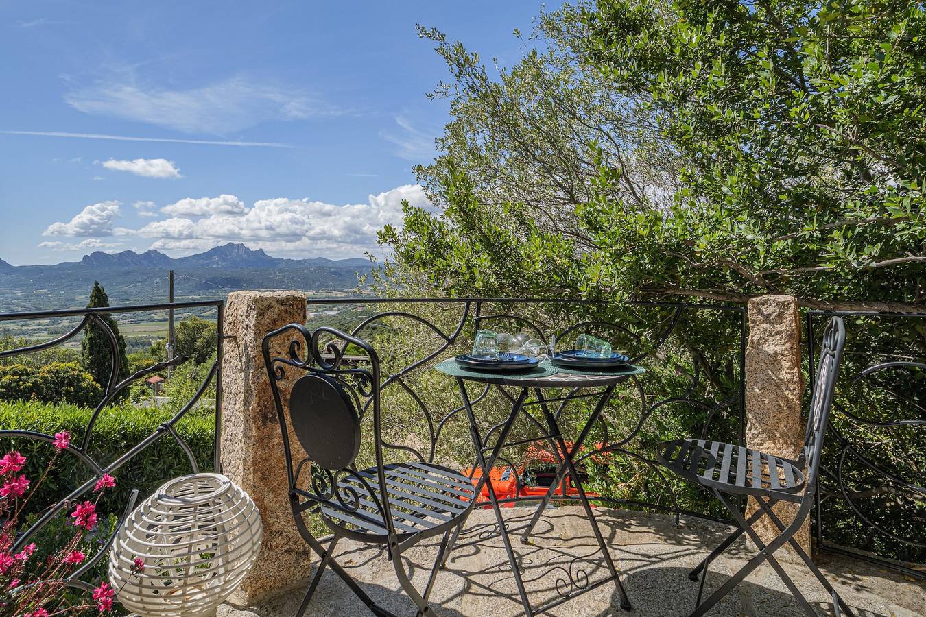 Nuovissimo appartamento 'Tartaruga 2' con vista montagna, Wi-Fi e aria condizionata in Cannigione, Arzachena