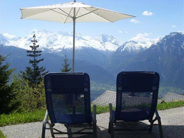 Chalet für 5 Personen, mit Balkon und Terrasse sowie Garten und Ausblick in Blatten Bei Naters