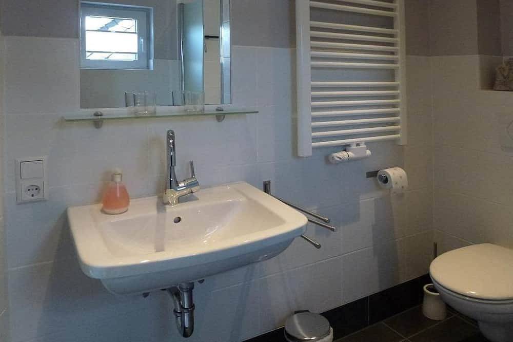 Ganze Wohnung, Ferienwohnung Kornelia Baeumcher - Appartement/Fewo, Dusche, Wc in Burg Eltz, Treis-Karden