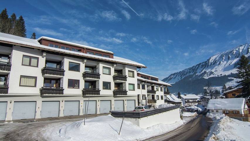 Ferienwohnung für 4 Personen, mit Terrasse und Pool sowie Sauna im Kleinwalsertal