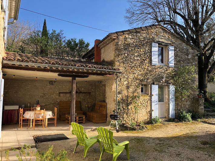 Gîte pour 4 personnes, avec piscine ainsi que terrasse et jardin à Charols - 3