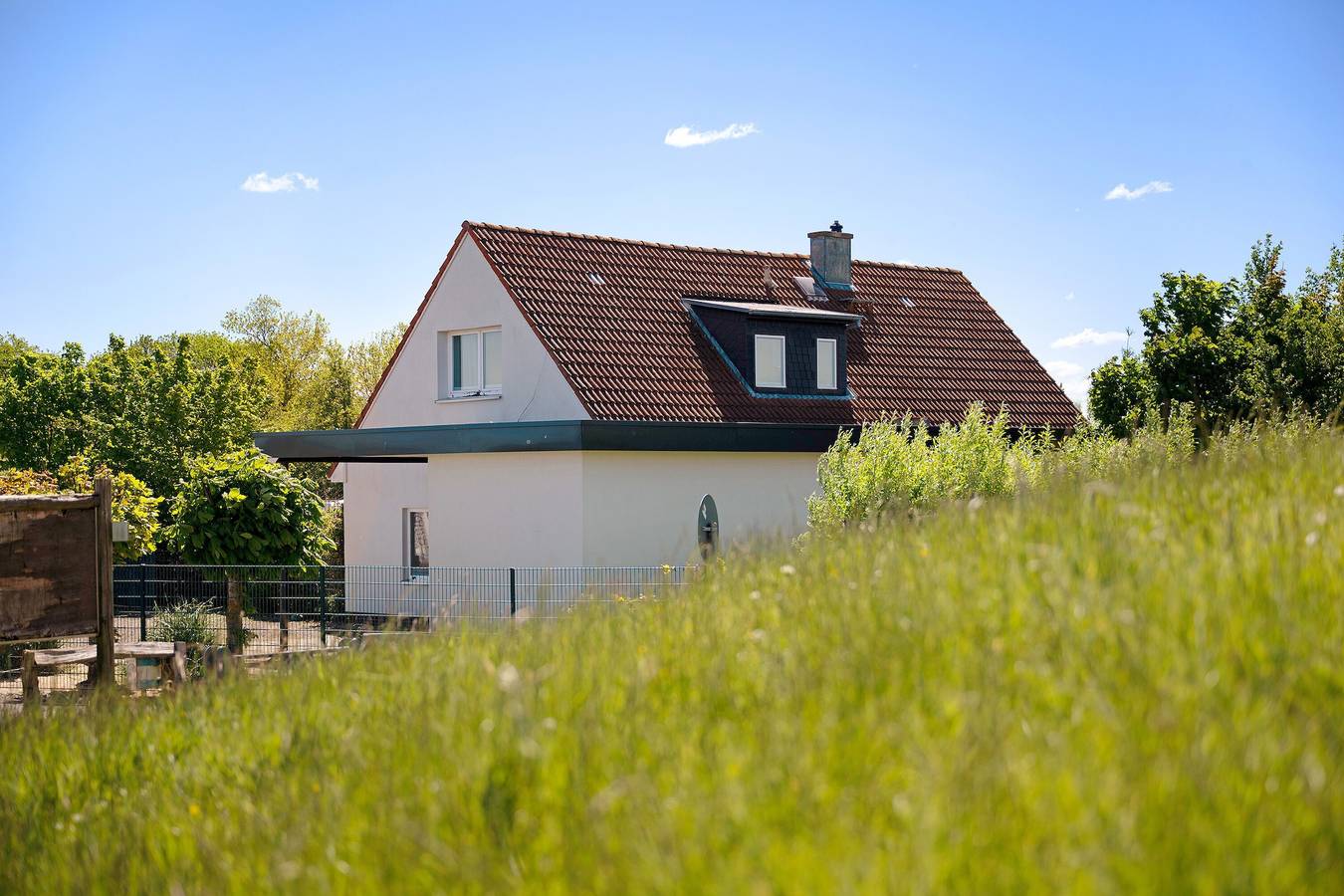 Ganze Wohnung, Ferienwohnung 'Links' mit privater Terrasse und privatem Garten in Wesselburenerkoog, Nordseeküste