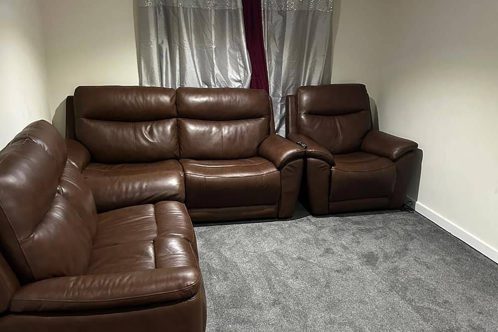 Full house- Free Parking, Wifi, and appliances to make your stay comfortable. in Kingston-upon-Hull, Yorkshire and the Humber