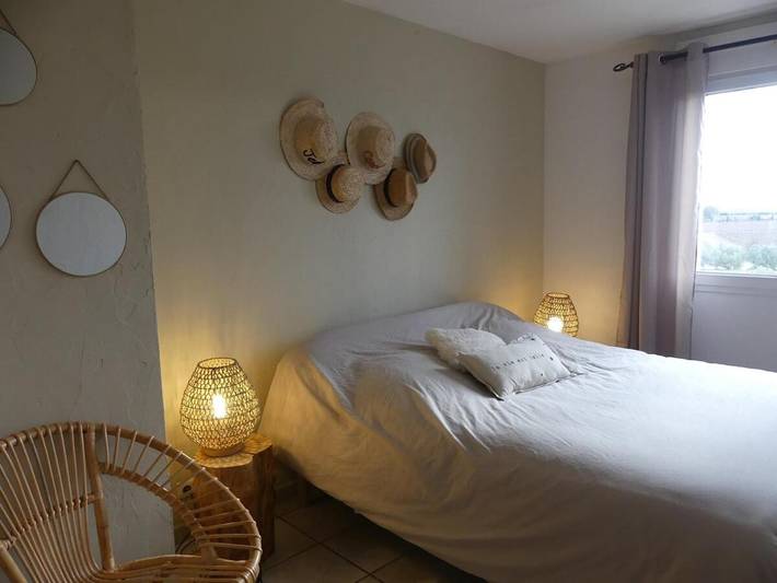 Location de vacances pour 6 personnes, avec vue ainsi que piscine et terrasse à Servian - 4