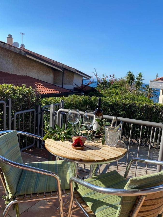 Ferienhaus für 8 Personen, mit Balkon und Terrasse sowie Garten und Pool