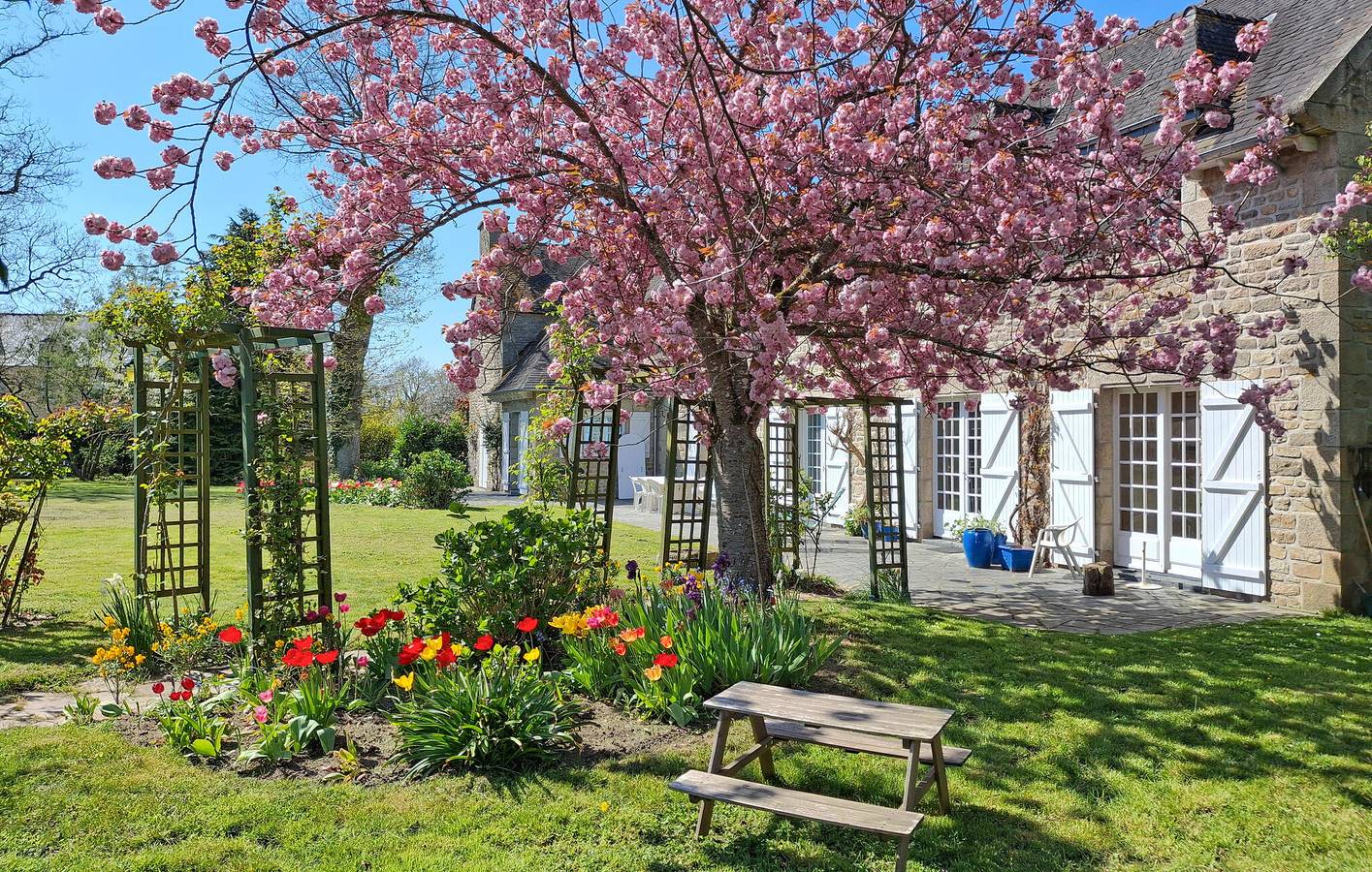 Gemütliche Wohnung mit WiFi, Parkplatz & Garten, 300m nach Plélan-le-Petit in Plélan-le-Petit, Dinan und Umgebung