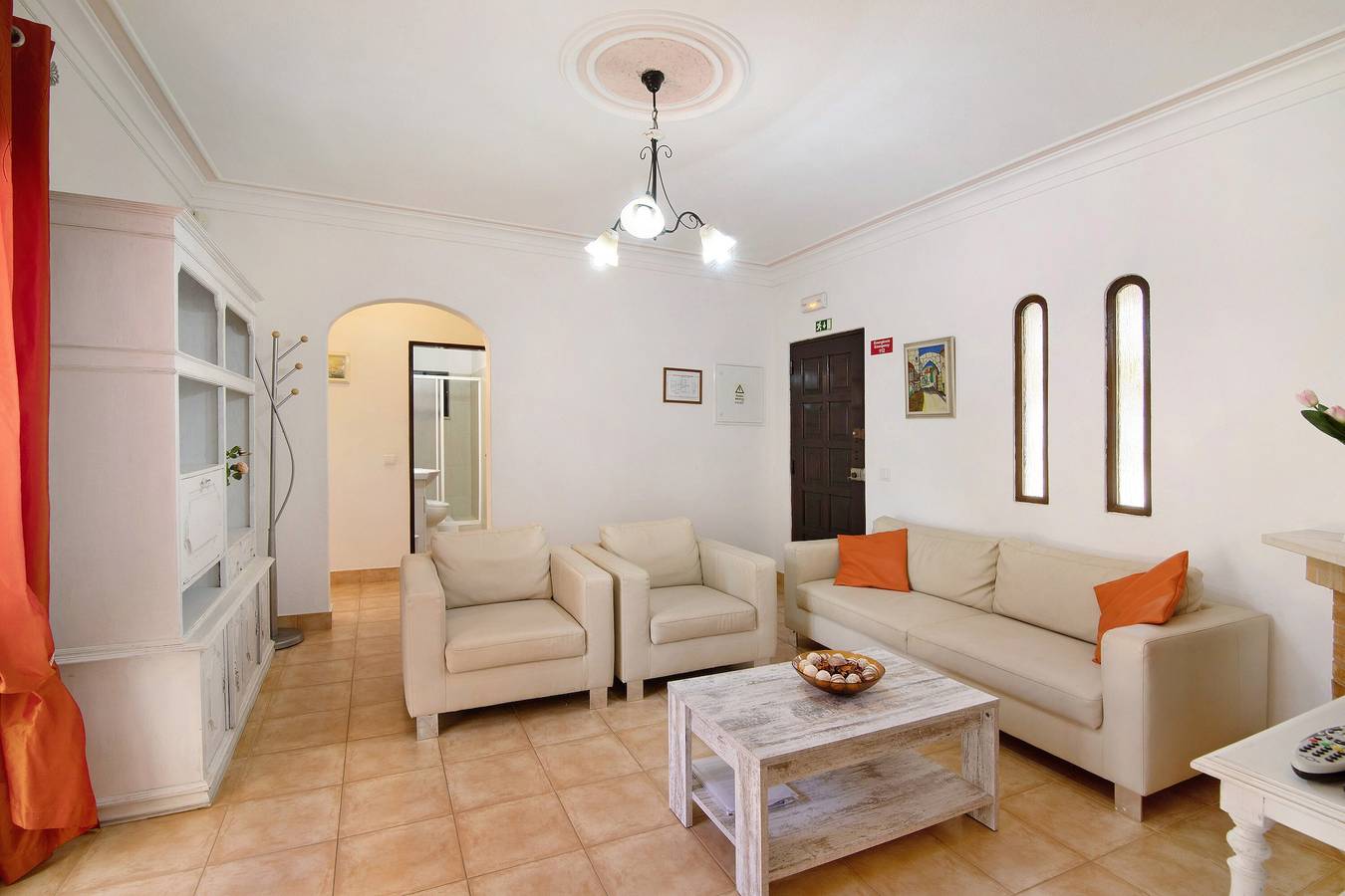 Villa "Filipa" with Pool, Wi-Fi, Garden & Terrace in Guia, Faro District