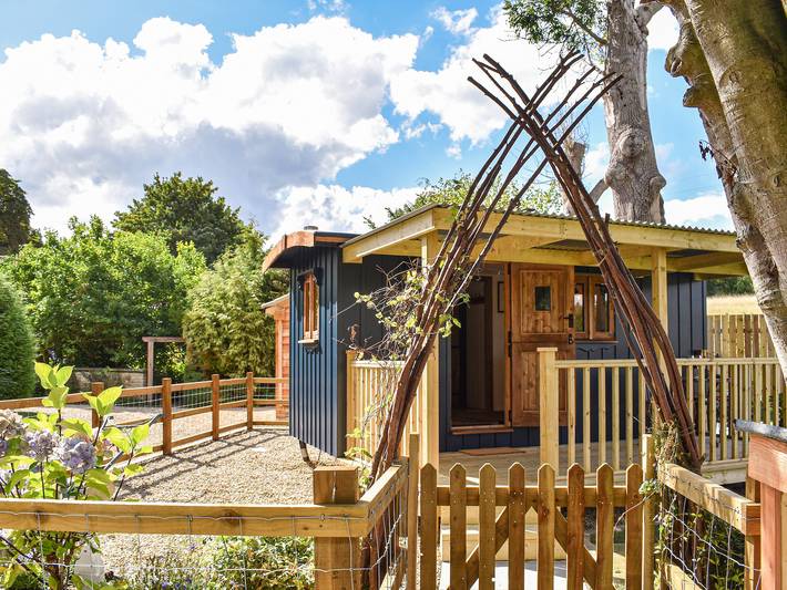 Glamping for 2 people, with Garden in North Yorkshire