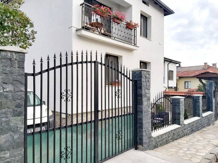 Casa de huéspuedes para 12 personas, con Balcón y Terraza además de Jardín y Vistas en Región de Bansko