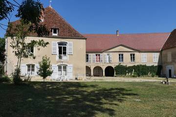 Gîte pour 6 personnes, avec jardin à Aiglepierre
