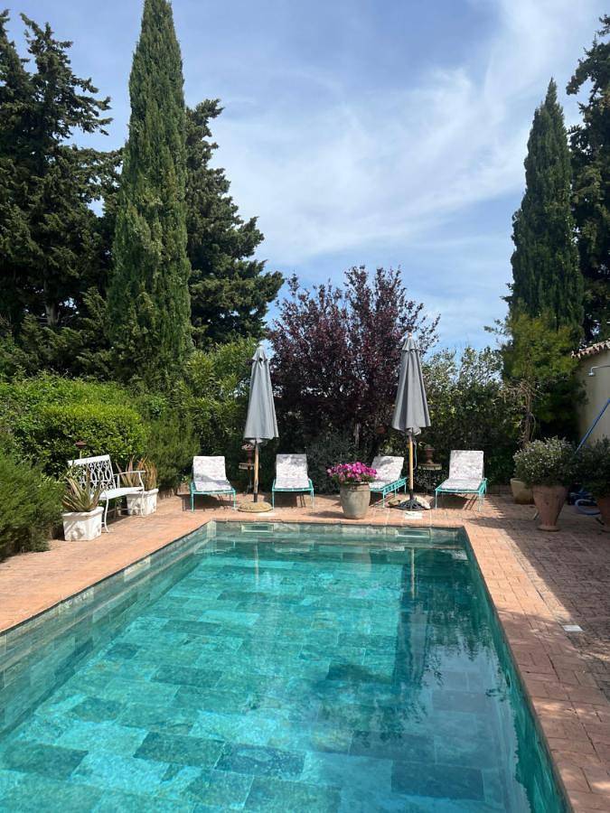 Chambre d’hôte pour 4 personnes, avec terrasse et jardin ainsi que vue et piscine à Vacqueyras - 2