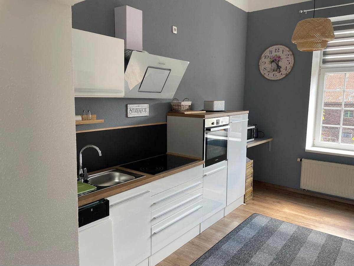 Cały apartament, Two-Bedroom Apartment with Balcony in Niederkassel, Powiat Rhein-Sieg