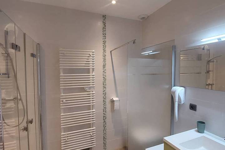 Gîte pour 4 personnes, avec jardin dans Lac de Bonlieu - 4