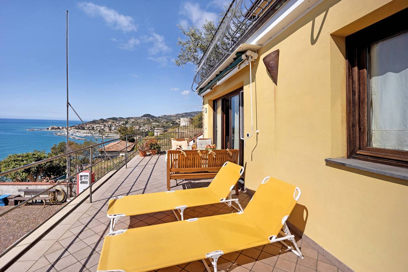Ganze Wohnung, Ferienwohnung 'Casa Pepe' mit Meerblick, Garten und Wlan in Poggi (Imperia), Imperia