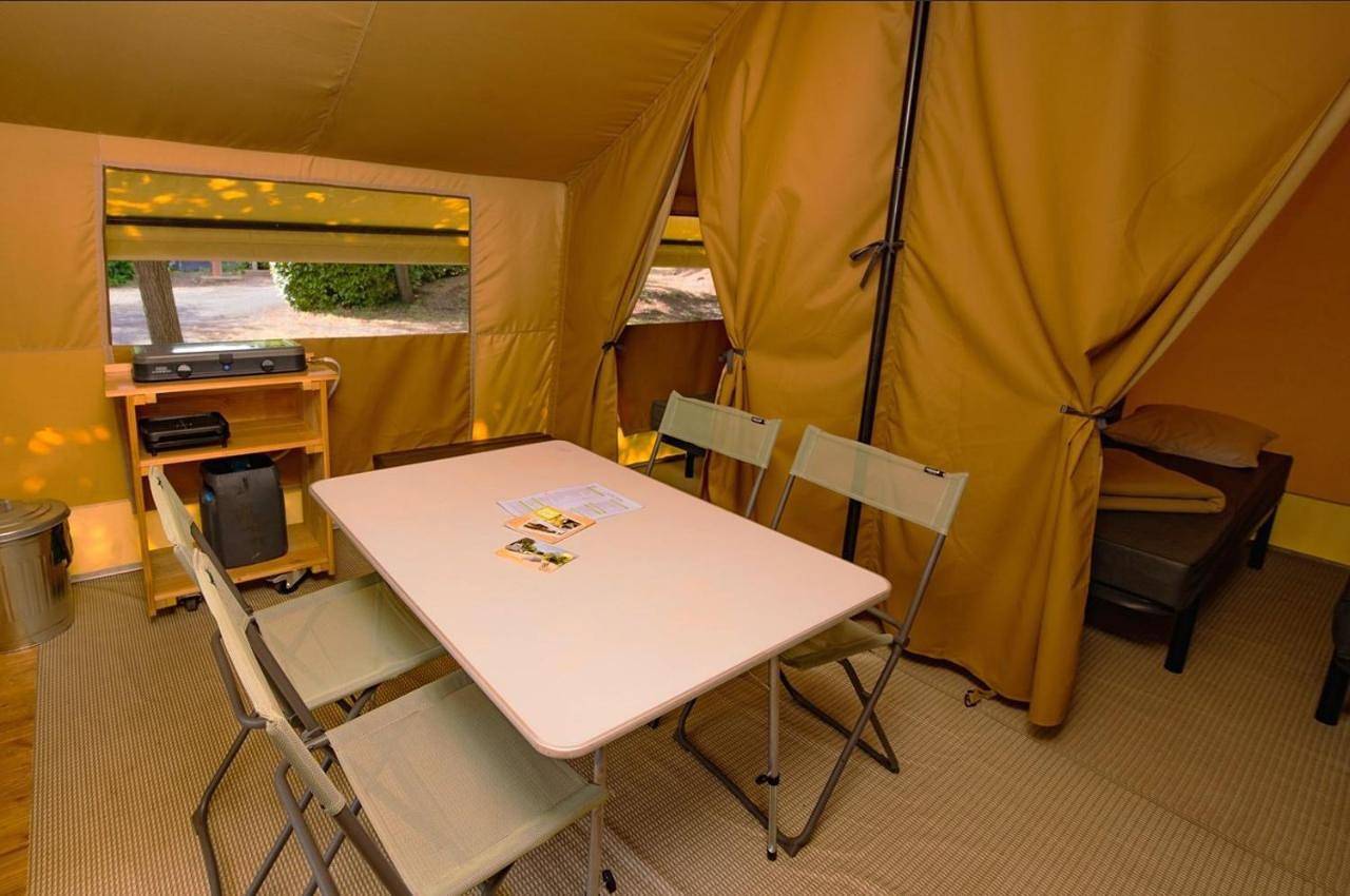 Camping Onlycamp Les Berges de l'Yonne in Coulanges-sur-Yonne, Région d'Auxerre