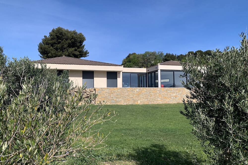 Contemporary villa - 15 M swimming pool - large garden in Ollioules, Toulon region
