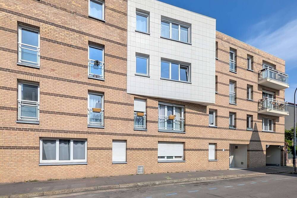 Entire apartment, Chic and comfortable apartment with parking in Asnières-sur-Seine, Hauts-de-Seine