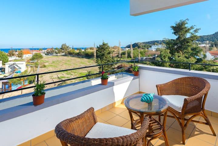 Location de vacances pour 8 personnes, avec balcon et jardin, adapté aux familles à Faliráki - 3