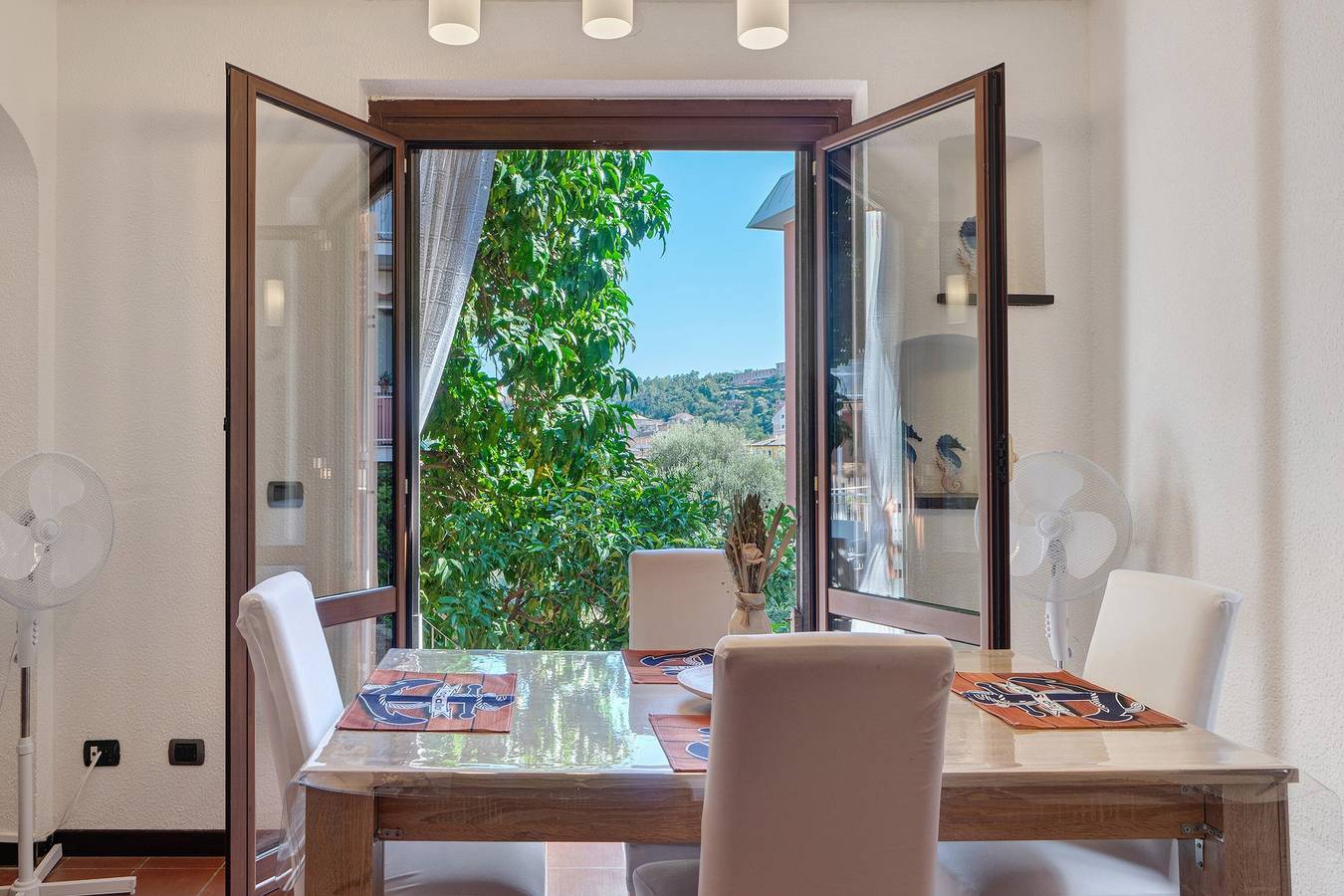 Appartamento intero, Appartamento 'Casa Sole e Mare' con piscina condivisa, giardino privato in Arenzano, Riviera di Ponente