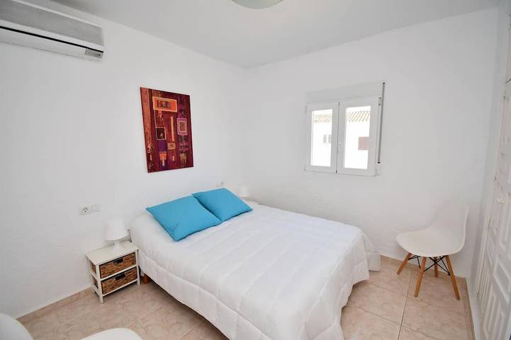 Bungalow für 6 Personen, mit Garten und Pool sowie Kinderpool und Terrasse in Jávea - 2